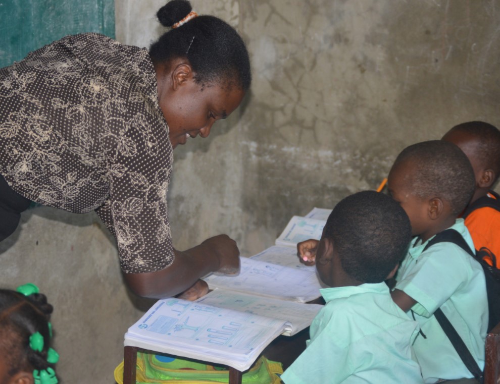 1st Grade class at Diexieme-Plaine