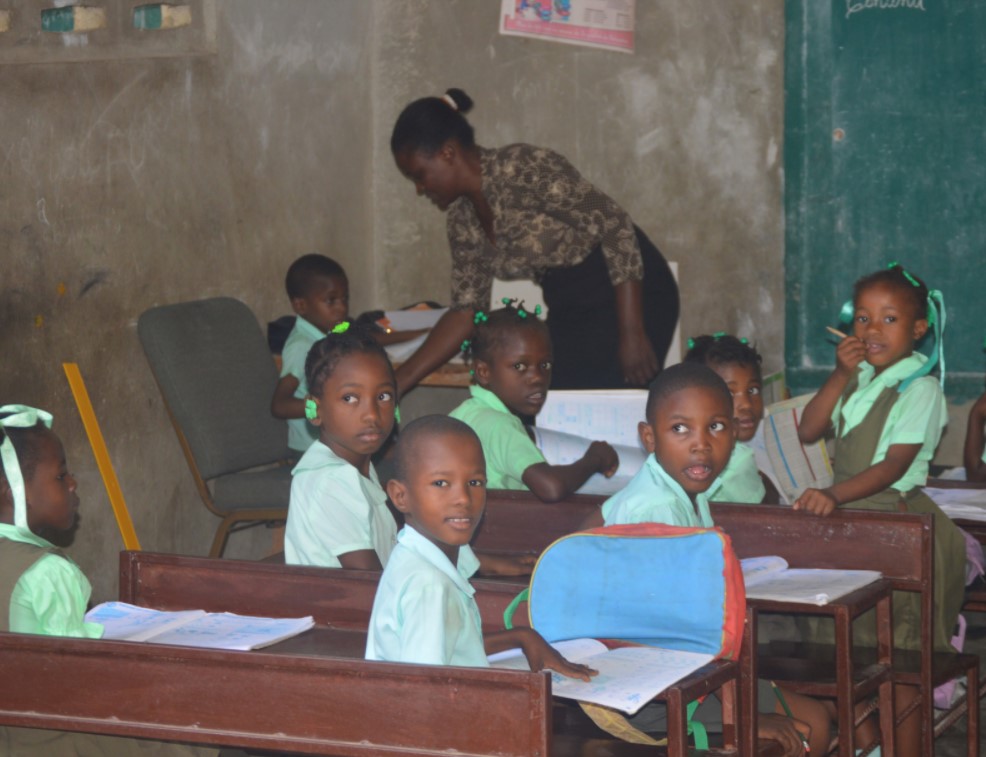 1st Grade class at Diexieme-Plaine
