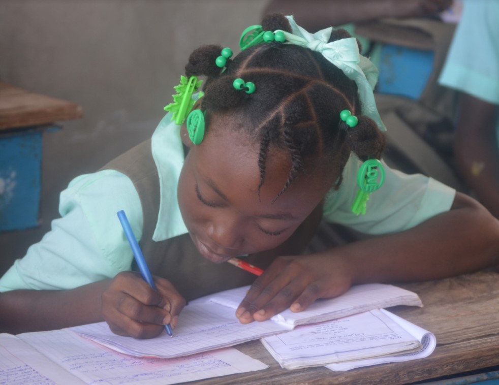 girl in third grade at Vieux-Caille